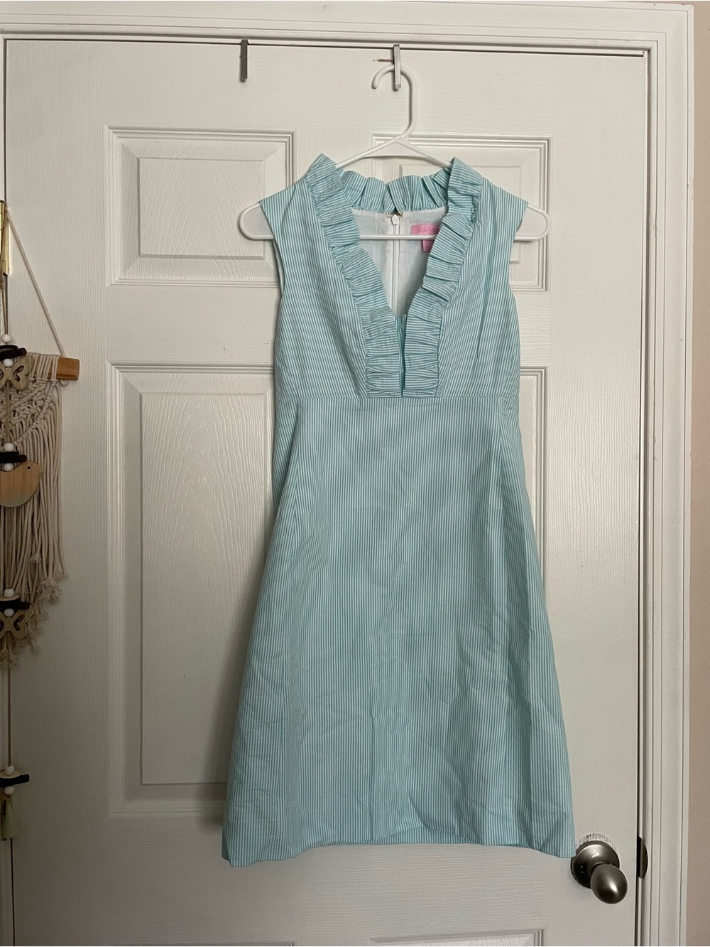 Lilly Pulitzer Women’s size 2 Light Blue Striped Seersucker Ruffle V-Neck Dress